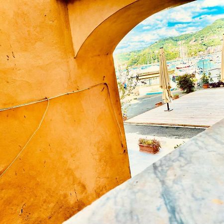 L'Angolo Dei Poeti Lerici Luaran gambar